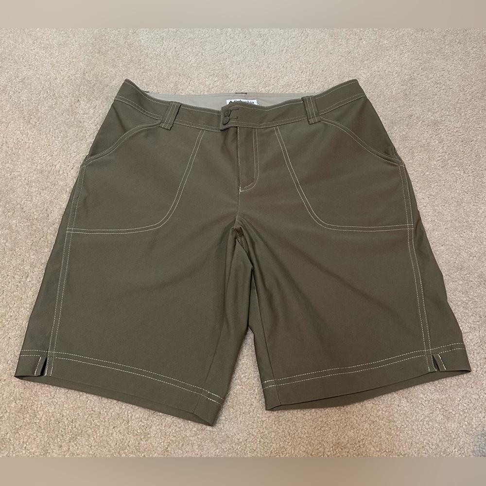 Columbia Women’s Size 10 Olive Green Shorts